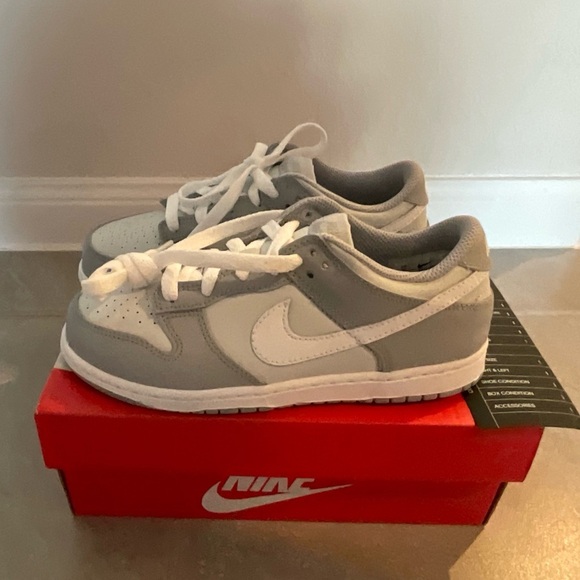 Nike Dunk Low kid size 3y
Two-Toned Grey (GS) sneakers - Picture 3 of 16